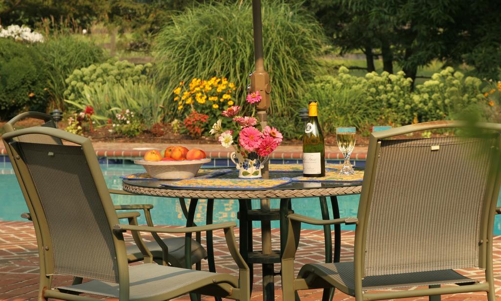 L'Auberge Provencale Inn & Restaurant Boyce Экстерьер фото