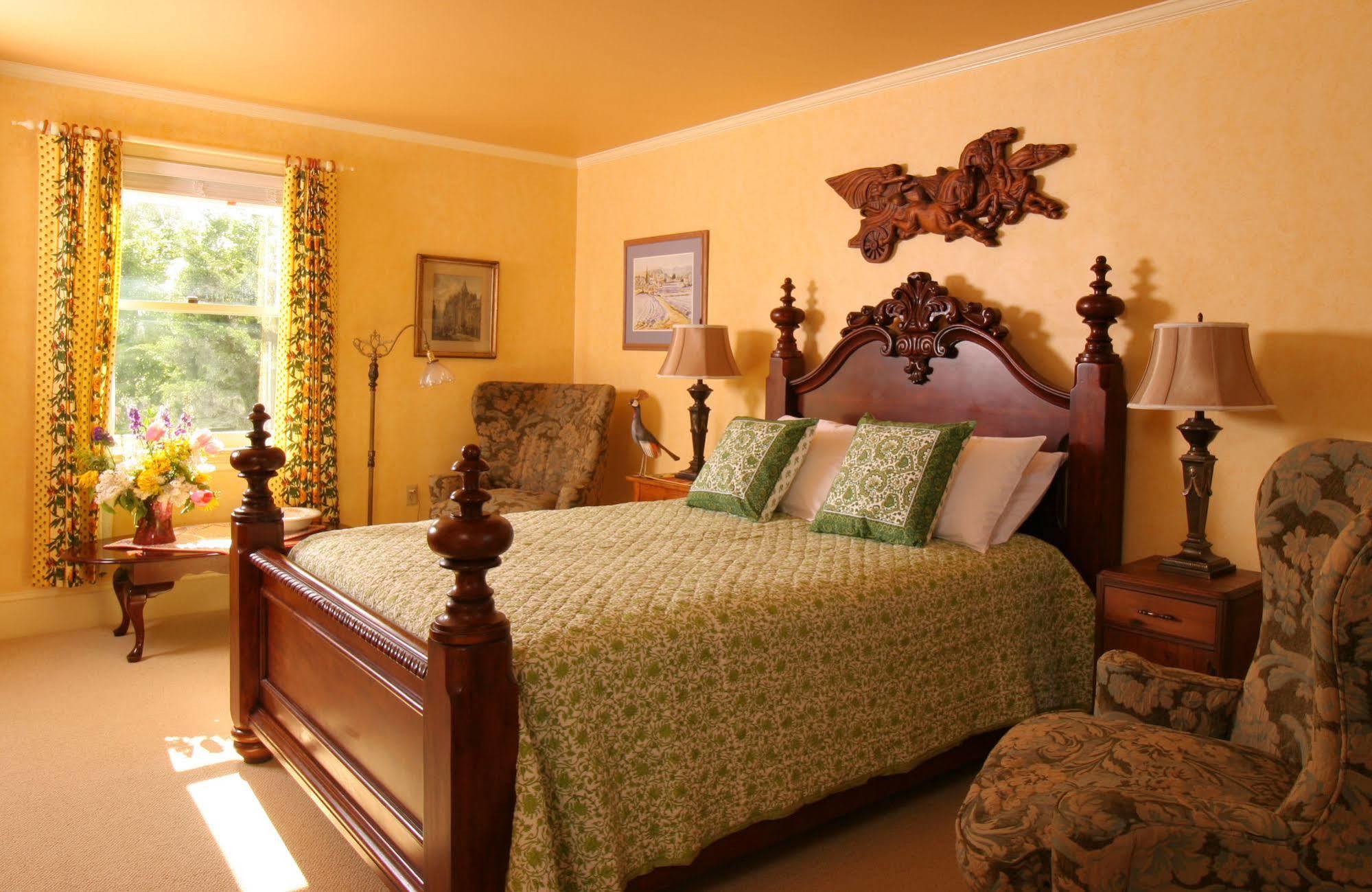 L'Auberge Provencale Inn & Restaurant Boyce Экстерьер фото