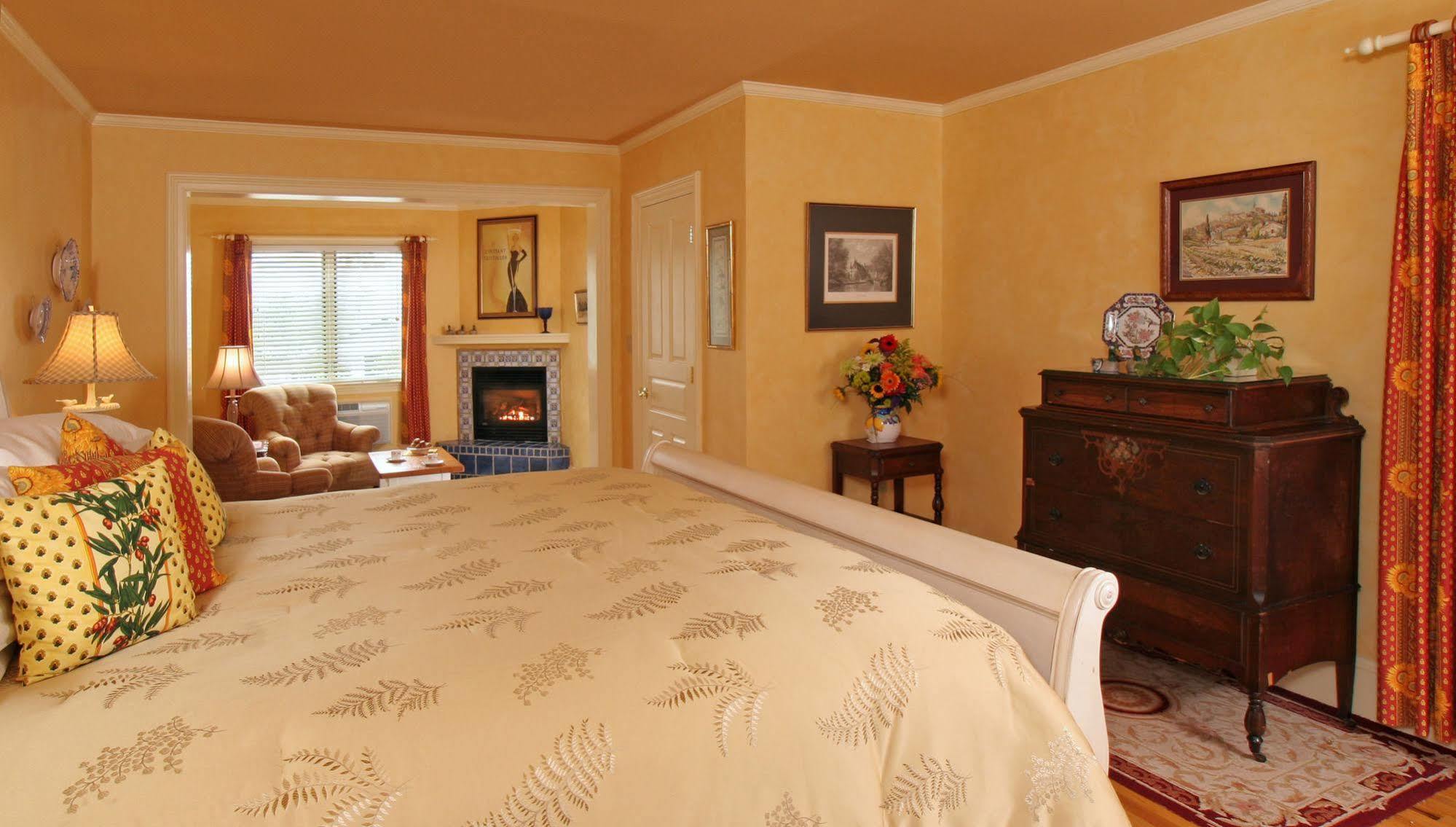 L'Auberge Provencale Inn & Restaurant Boyce Экстерьер фото