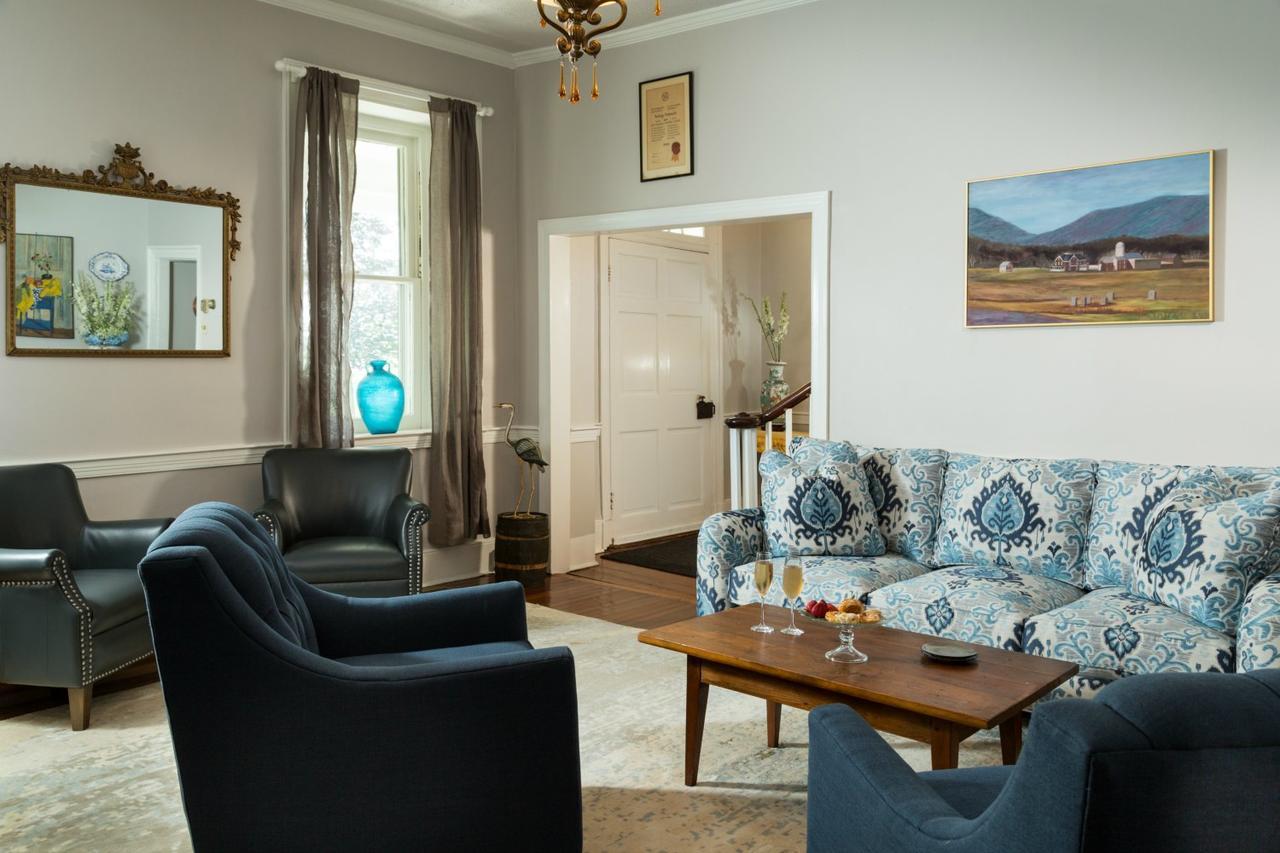 L'Auberge Provencale Inn & Restaurant Boyce Экстерьер фото